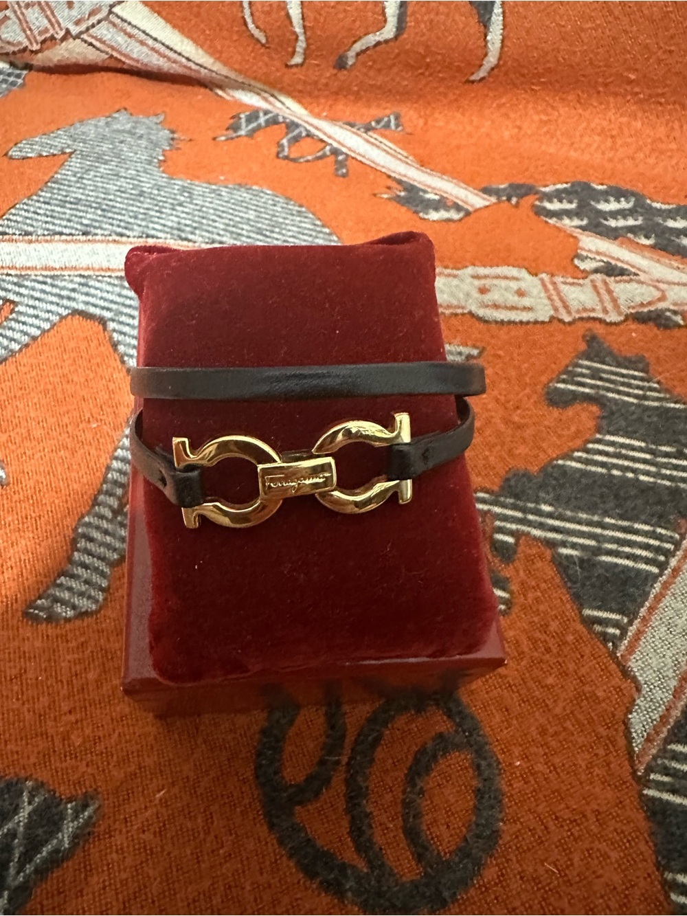 SALVATORE FERRAGAMO ❤️🌟GOLD-TONE HORSEBIT LEATHER WRAP BRACELET ⭐️